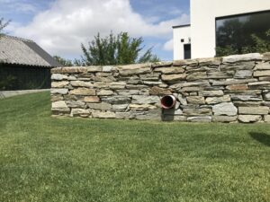 gneis_trockenmauer_01
