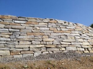 gneis_trockenmauer_07